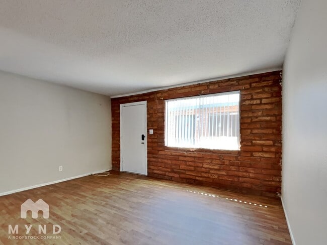 Foto del edificio - 910 S Dorsey Ln