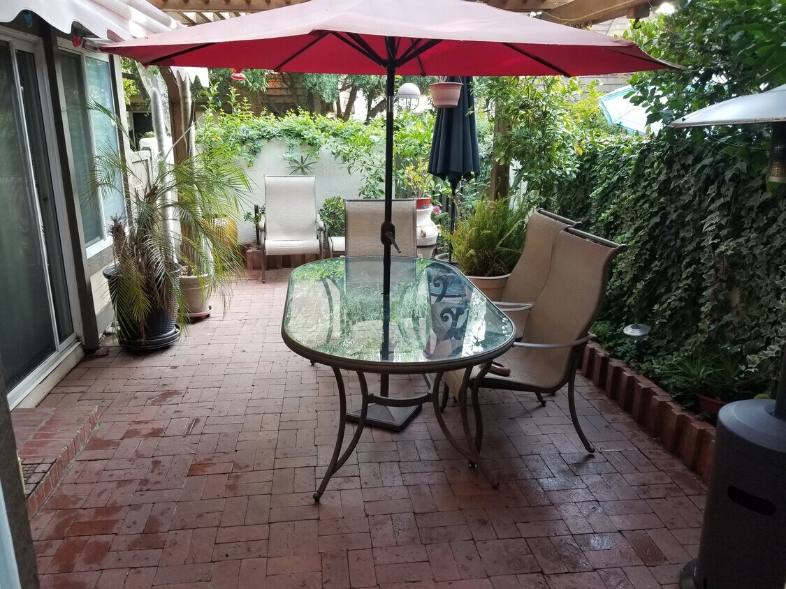 10364 Larwin Ave, Chatsworth, CA 91311 Townhome Rentals in Chatsworth