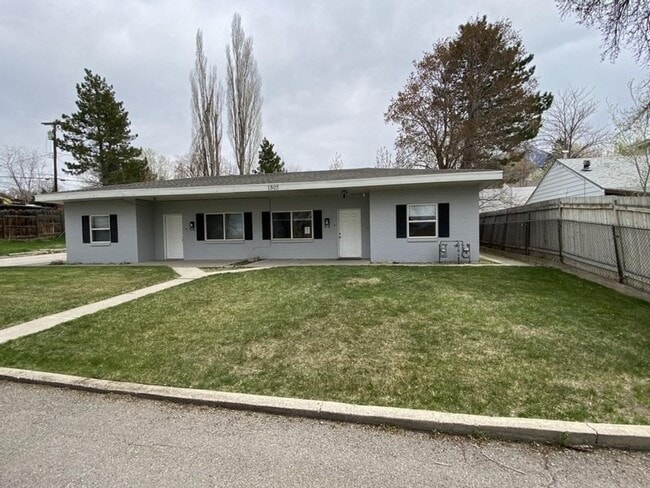 Building Photo - 1805 Lincoln Ln