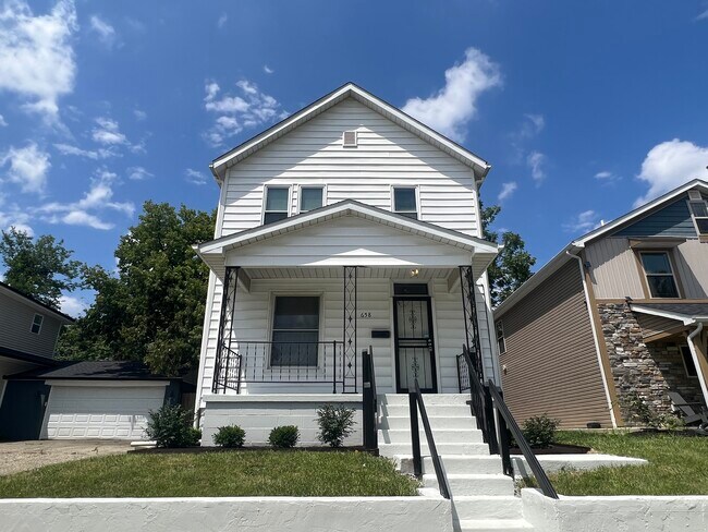 Building Photo - 658 Stewart Ave