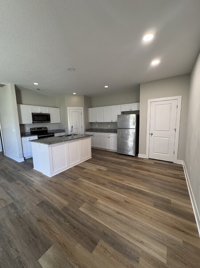 Foto del edificio - 5250 N Cypress Cir