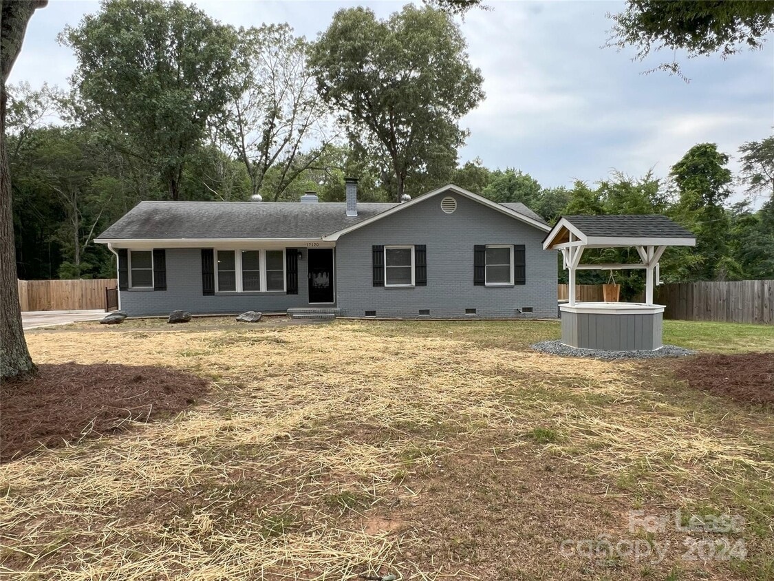 Primary Photo - 17120 Green Hill Rd