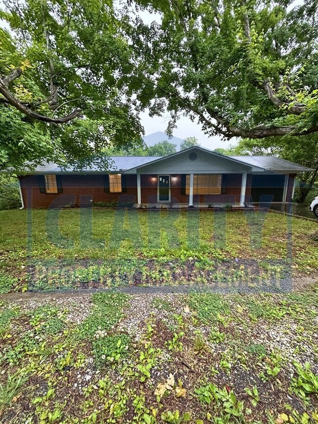 Building Photo - 809 SE Dockery Ln