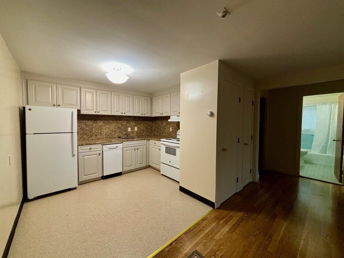 Primary Photo - 102 Oxford St