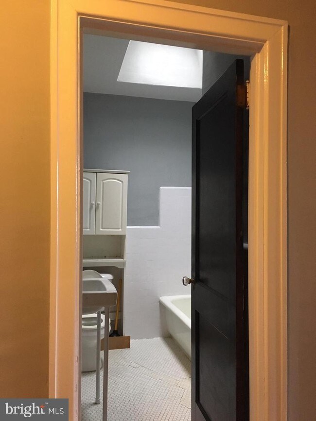 Foto del edificio - 7226 Ditman St