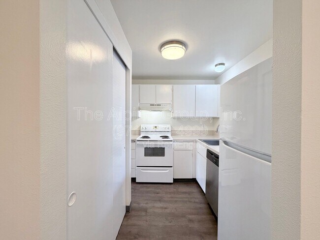 Building Photo - 3800 NW Chemult Pl