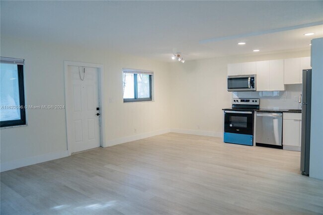 Foto del edificio - 615 NE 26th St
