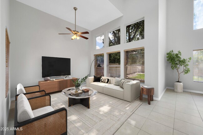 Foto del edificio - 913 W Juanita Ave