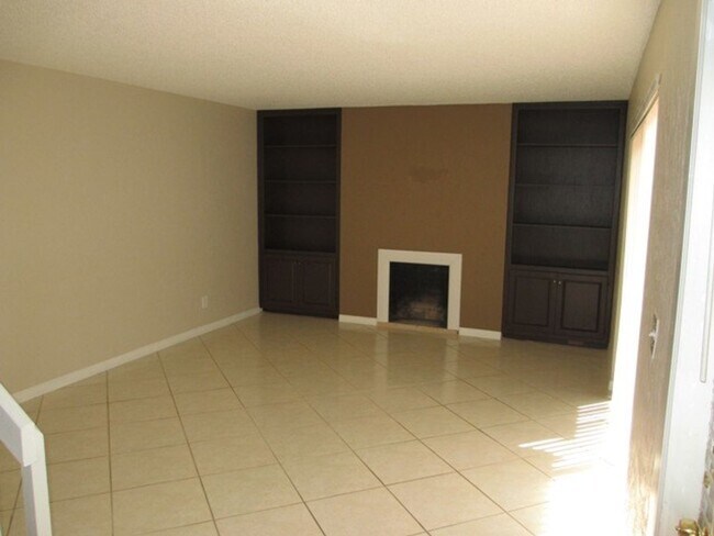 Building Photo - Parkwoods 12364-2