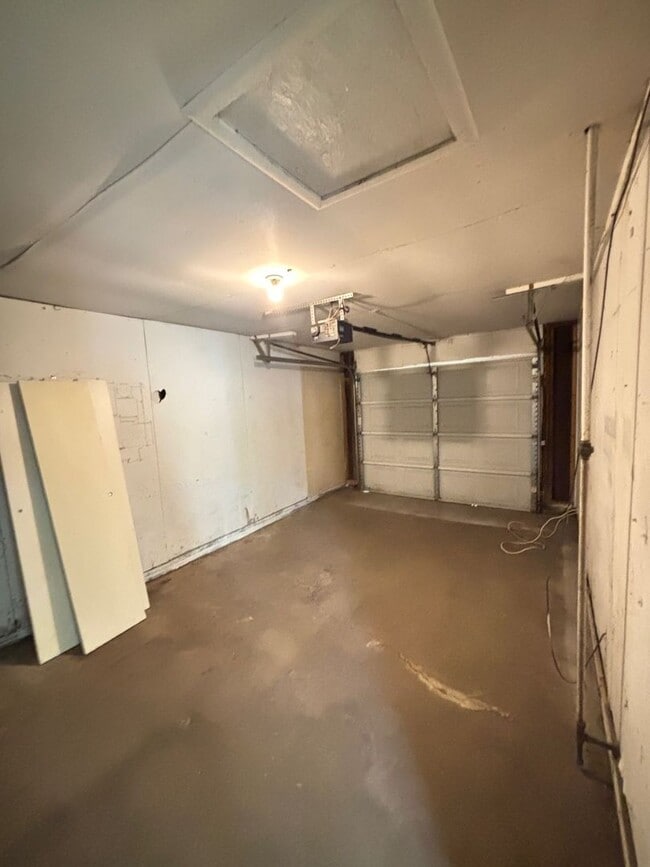 Building Photo - 402 S Dodson Dr