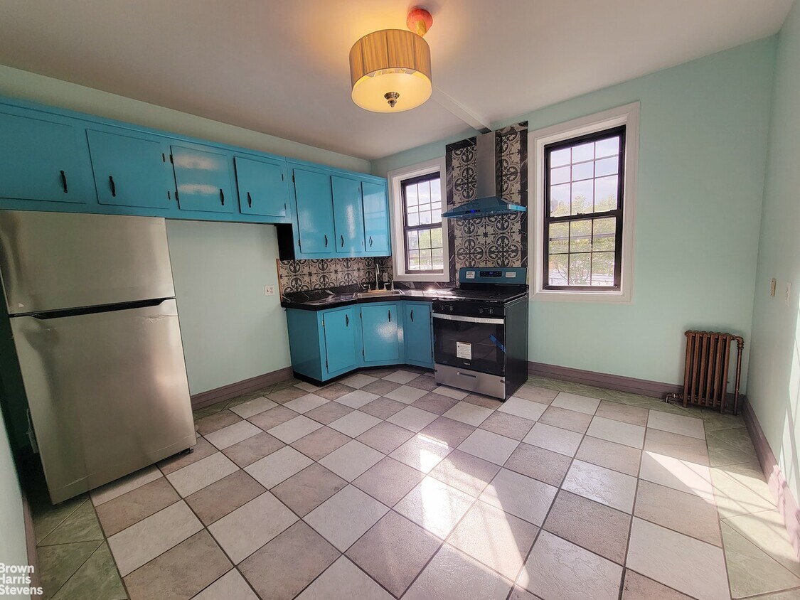 4026 Crescent St Unit 2, Queens, NY 11101 Room for Rent in Queens