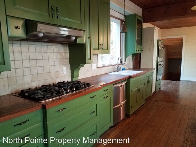 Building Photo - 7 br, 2 bath House - 2963 N. Colebrook Rd