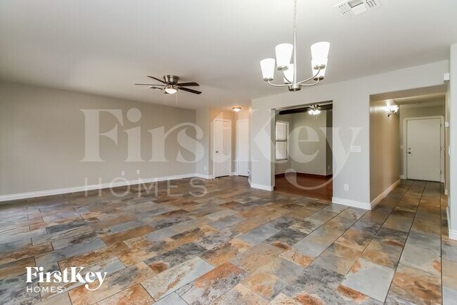 Building Photo - 873 W Desert Seasons Dr