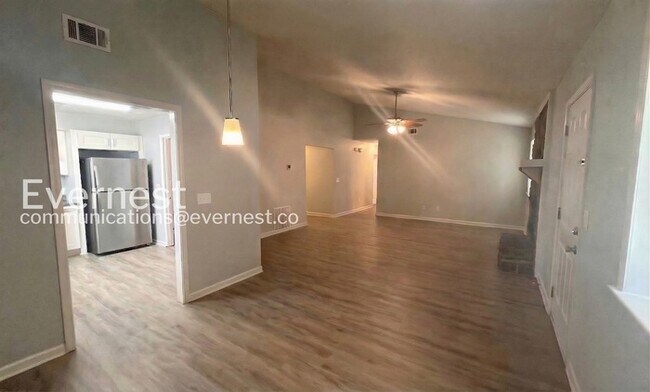 Building Photo - 1085 Samuel Dr