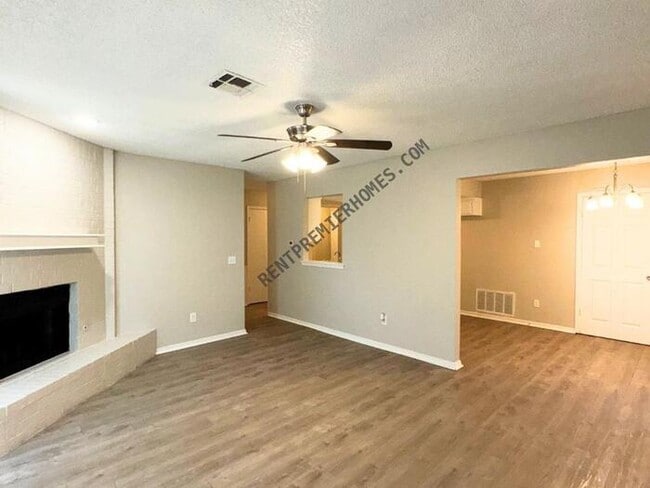 Foto del edificio - 8741 Hillridge Dr
