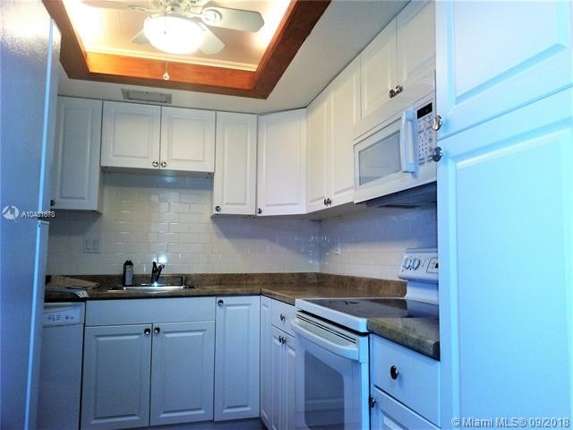 Foto del edificio - 450 Golden Isles Dr