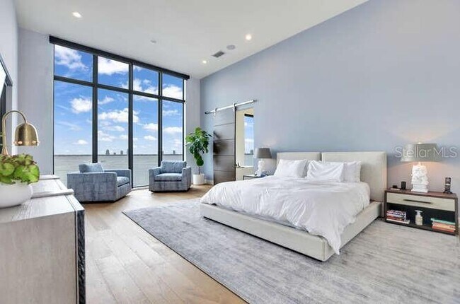 Foto del edificio - 588 Riviera Dr