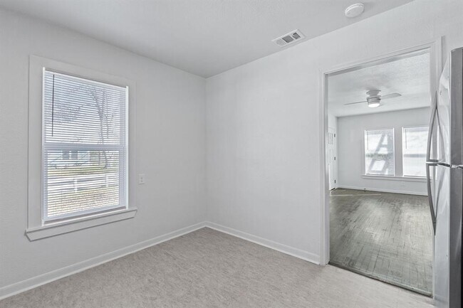 Foto del edificio - 105 Riverside Dr