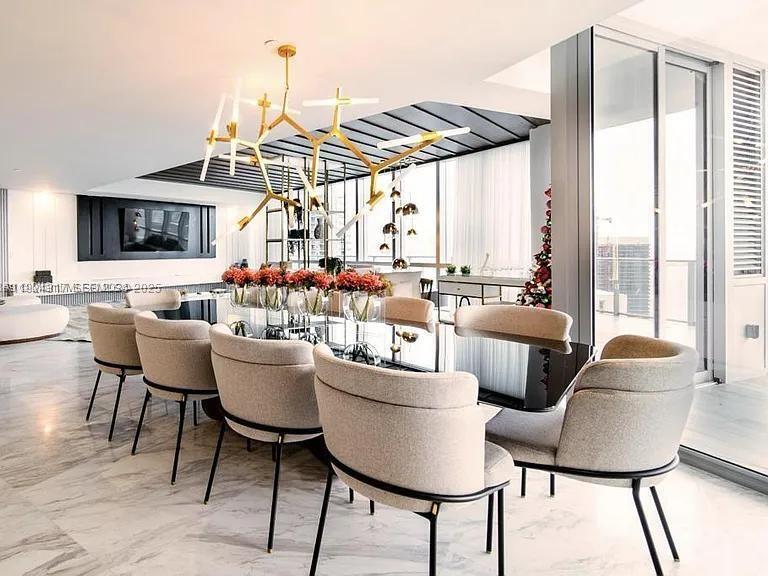 Foto principal - 851 NE 1st Ave