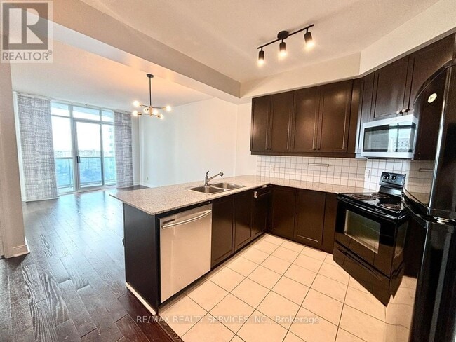 Building Photo - 80 Absolute Ave