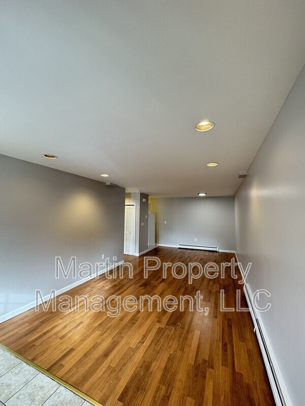 Building Photo - 22 Kenmar Dr