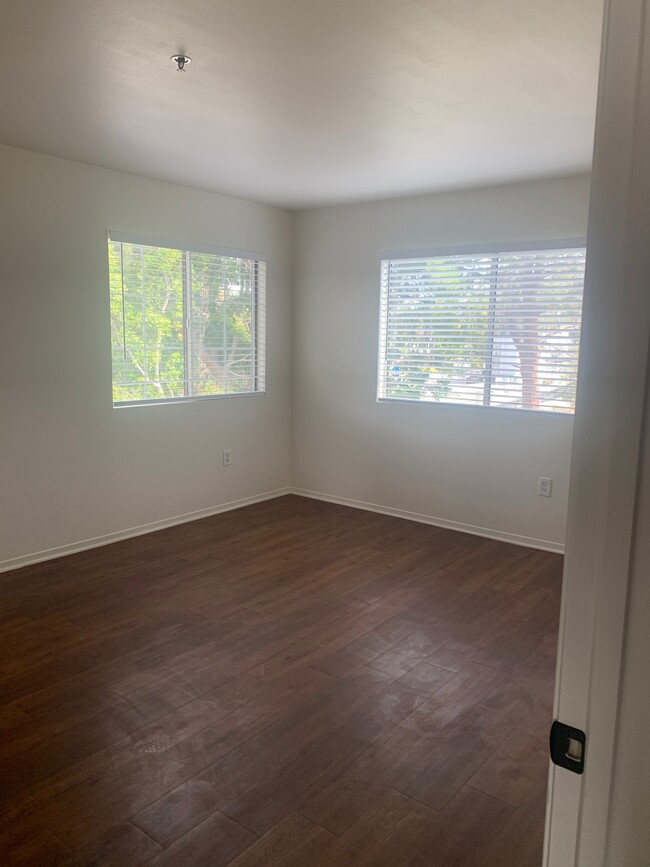 Building Photo - 12946 Valleyheart Dr