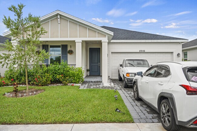 Building Photo - 8906 Dahlia Cir