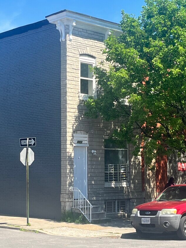 Primary Photo - 2410 E Madison St
