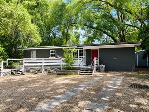 Building Photo - 1906 Dahlia Dr