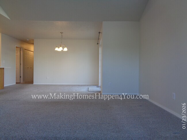 Building Photo - 7475 Parkplace Dr NE