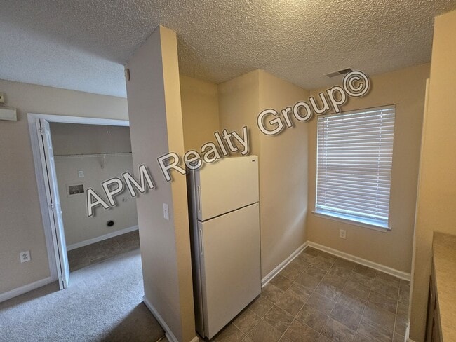 Building Photo - Two bedroom patio home