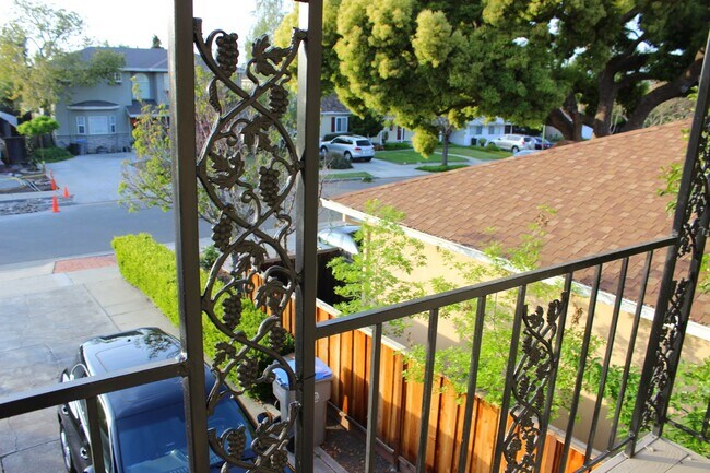 Building Photo - 2386 Sunny Vista Dr