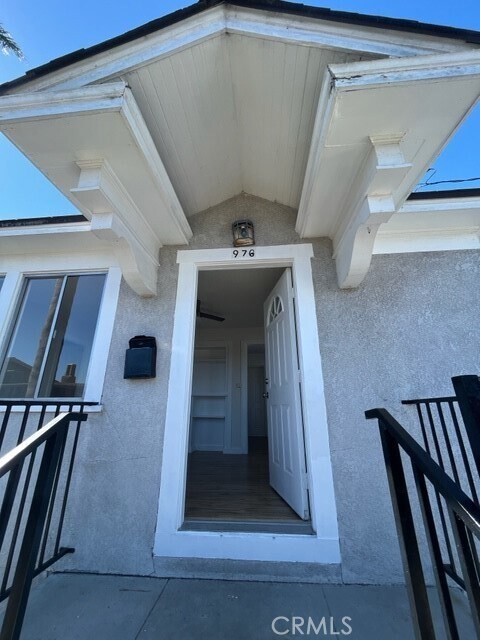 Foto del edificio - 976 W 23rd St