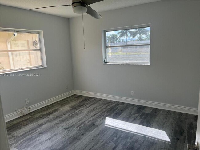 Foto del edificio - 5909 NW 67th Ave