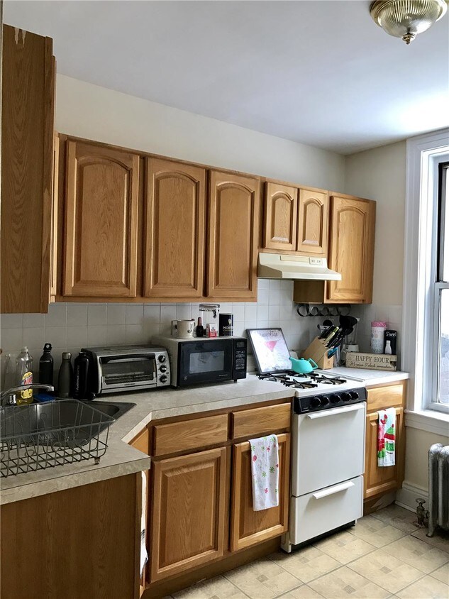 4806 Skillman Ave, Sunnyside, NY 11104 Townhome Rentals in Sunnyside