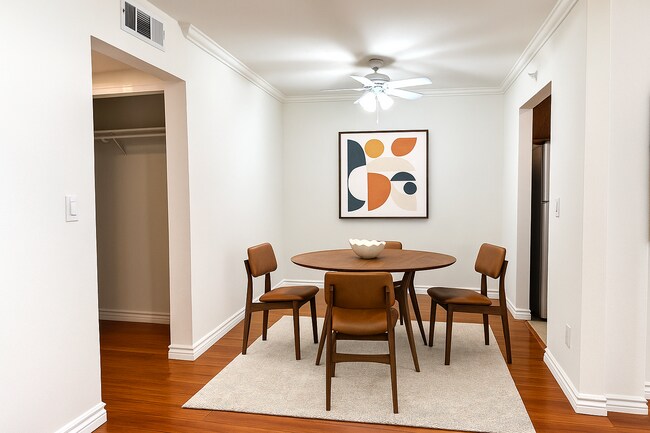 Foto del edificio - 557 W Stocker St