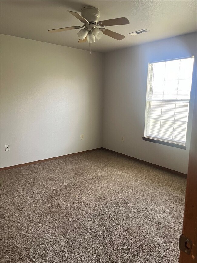 Building Photo - 423 S Water St