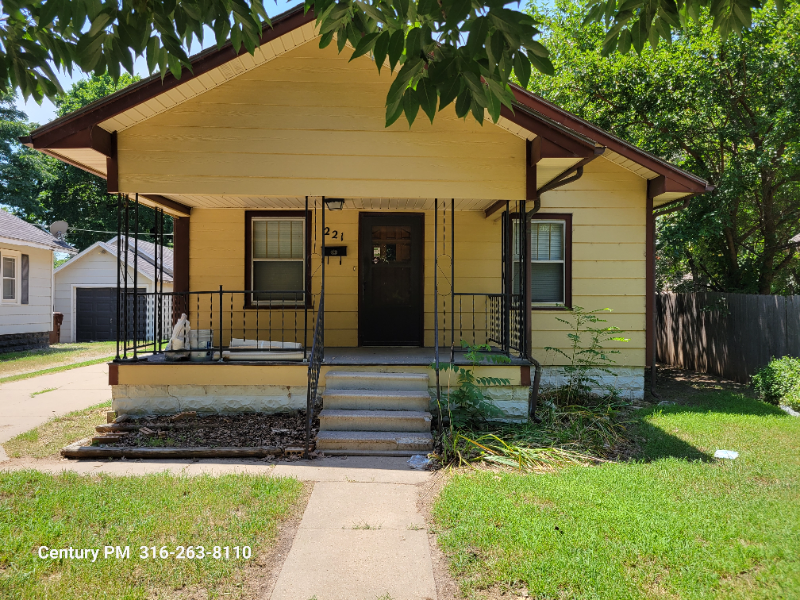 Primary Photo - 221 N Exposition St
