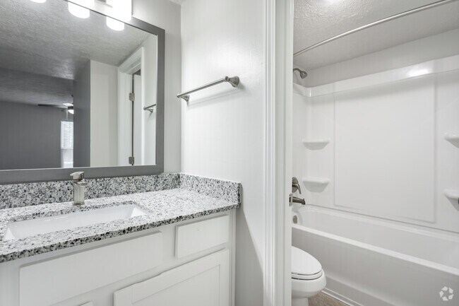 2BR, 2BA - 1,010SF - Primary Bathroom - Club 34