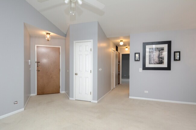 Building Photo - 239 University Ln