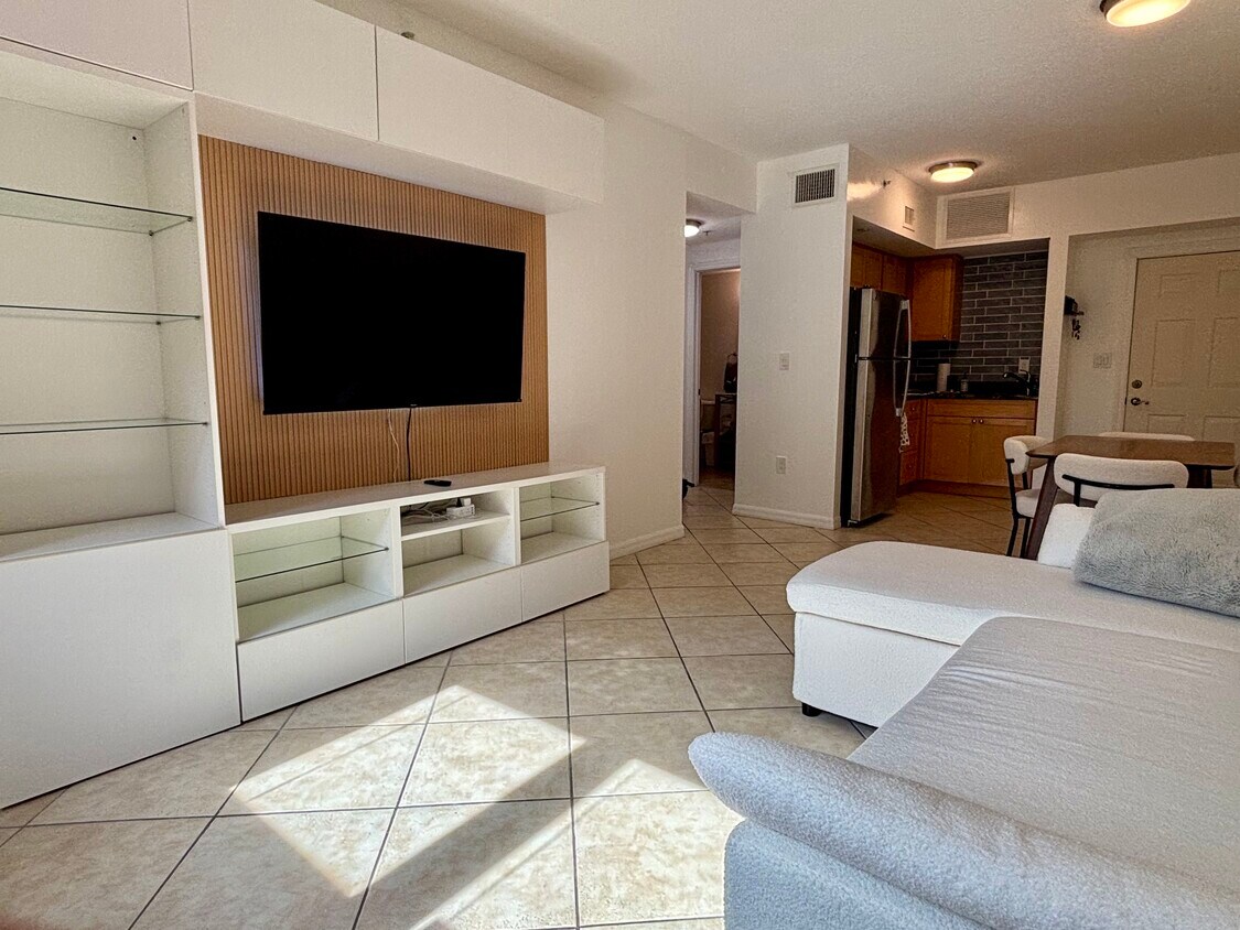 Foto principal - 2630 SW 28th St