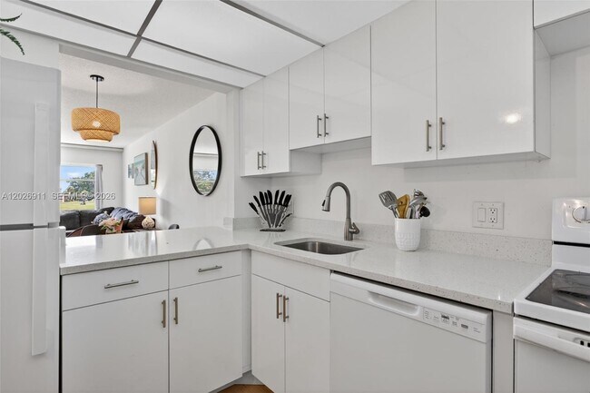 Foto del edificio - 7807 Golf Cir Dr