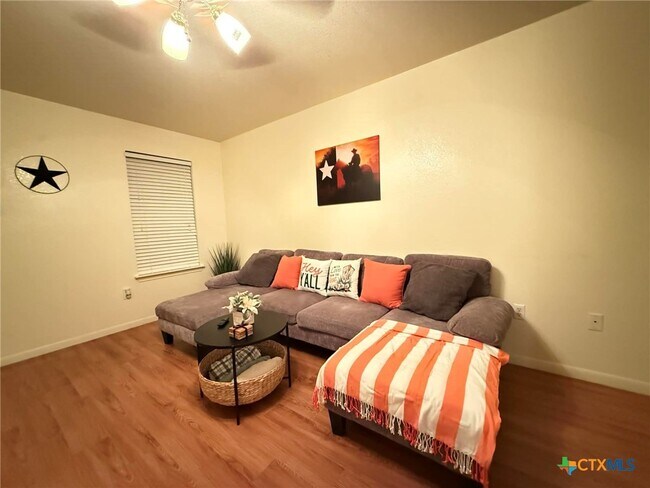 Building Photo - 1008 Circle M Dr