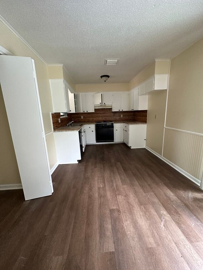 Building Photo - 3 Bedroom and 2 Bathroom home.
