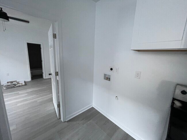 Building Photo - 2550 N Rocheblave St