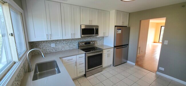 Building Photo - 4132 Cove Ln