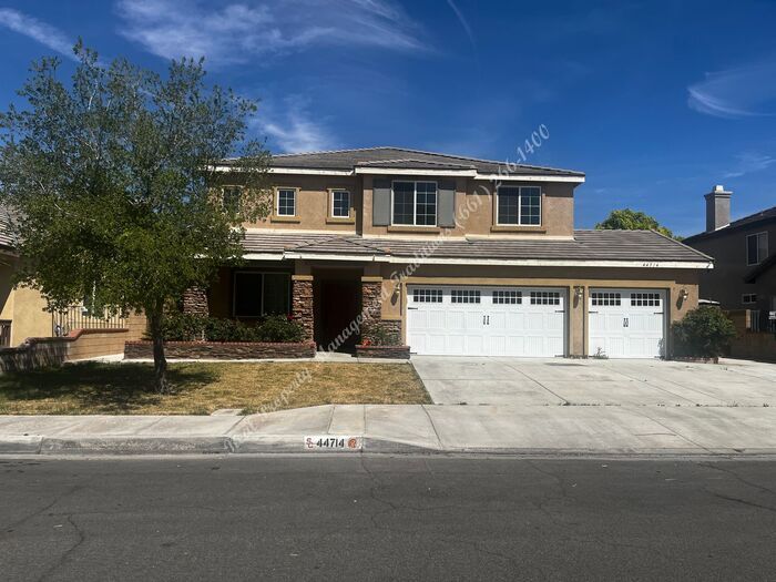 Foto principal - Beautiful Spacious 5 Bedroom Home Located ...