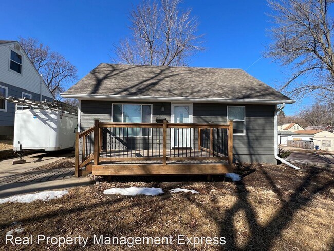 Foto del edificio - 4 br, 4 bath House - 2001 S Willow Ave