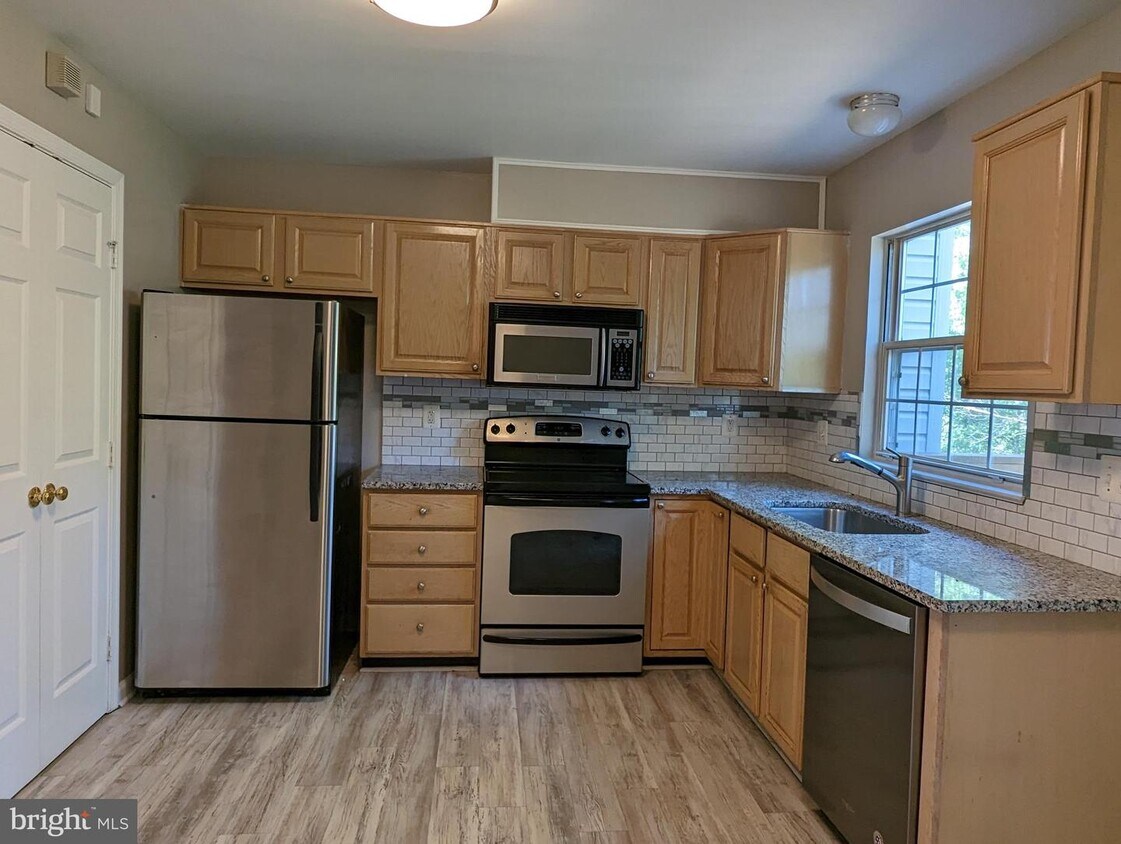 1732 Grover Glen Ct, Woodbridge, VA 22192 Townhome Rentals in