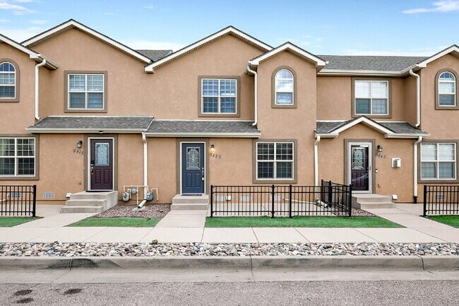 Foto del edificio - Fully Renovated 2-Bedroom Townhome Near Ft. Carson with 2-Car Garage